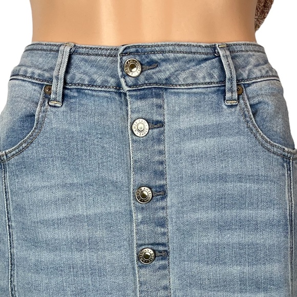 American Eagle Super Stretch Hi-Waist A-Line Mini Skirt, Denim Light Wash |12 - Picture 2 of 11